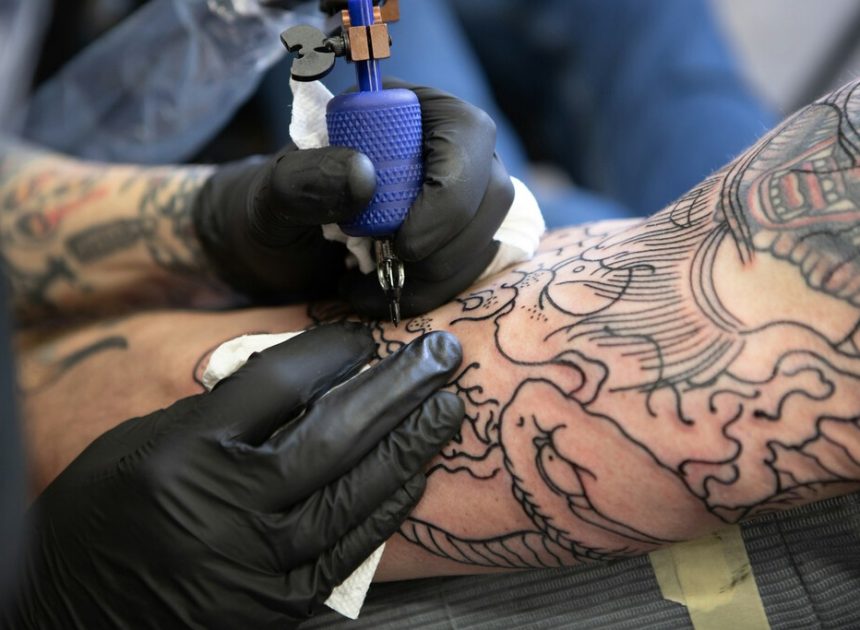 La industria del tatuaje, en crisis: más arrepentimiento, más clínicas de borrado y profesionales que viven peor que antes